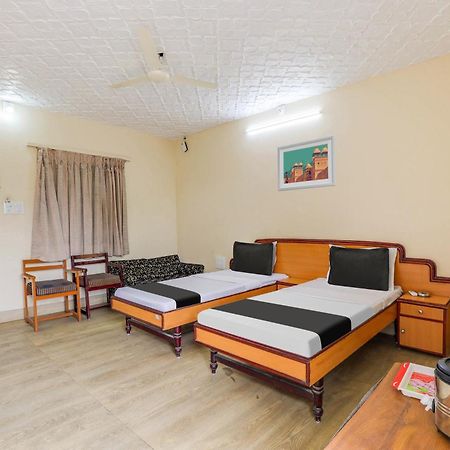 Hotel O Ellis Ахмедабад Экстерьер фото