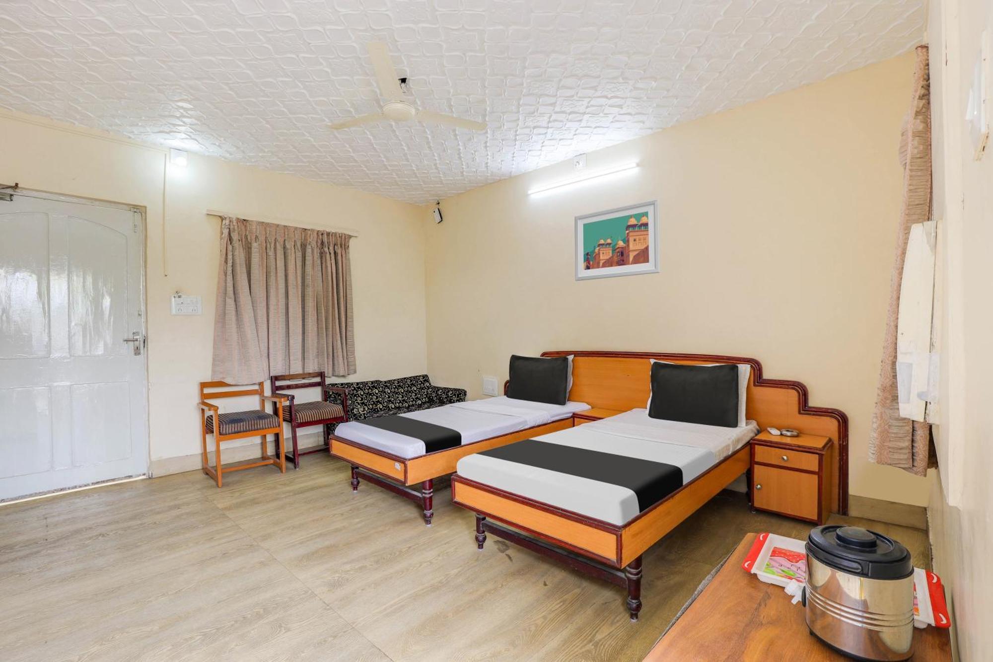 Hotel O Ellis Ахмедабад Экстерьер фото