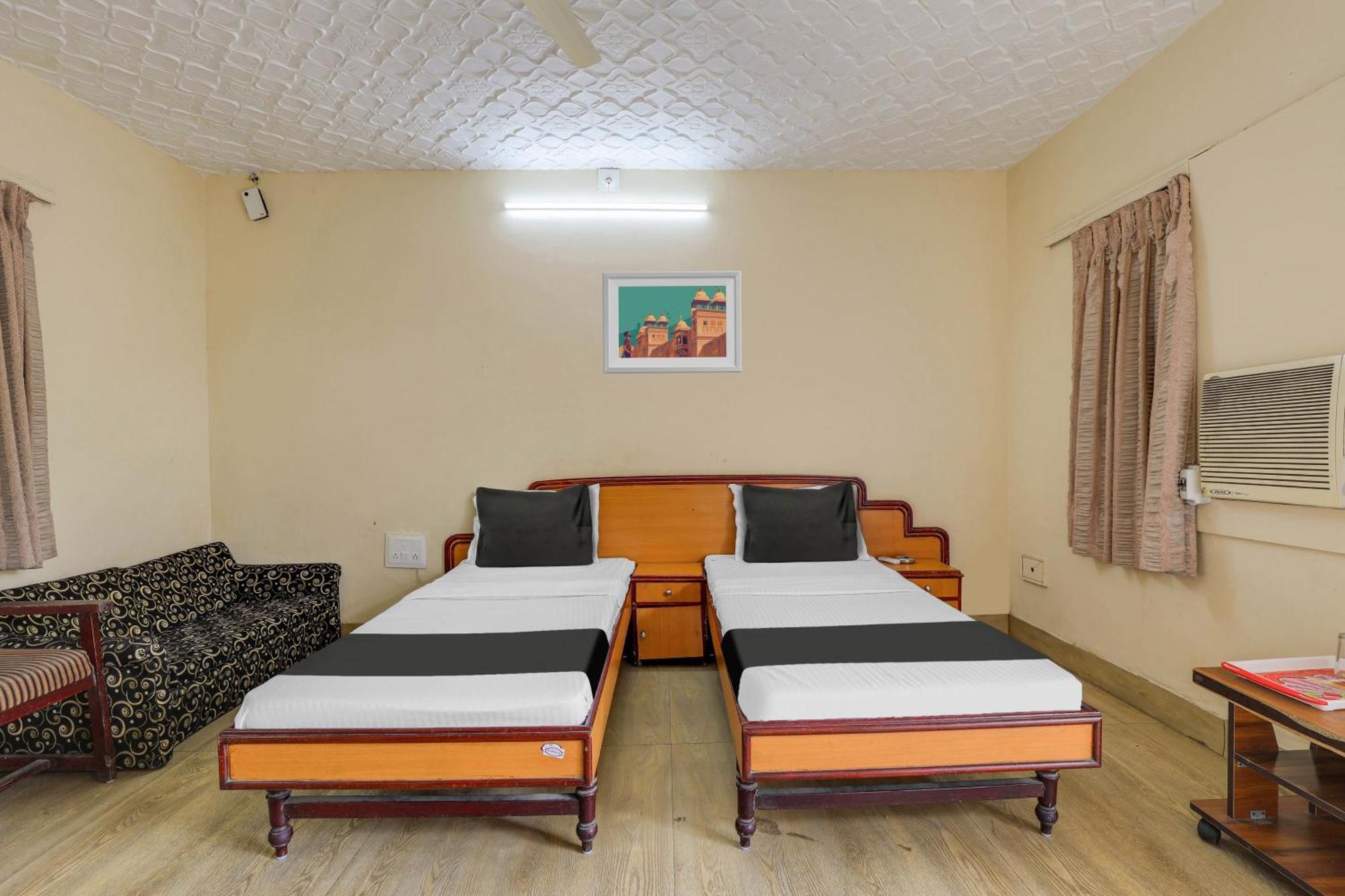Hotel O Ellis Ахмедабад Экстерьер фото