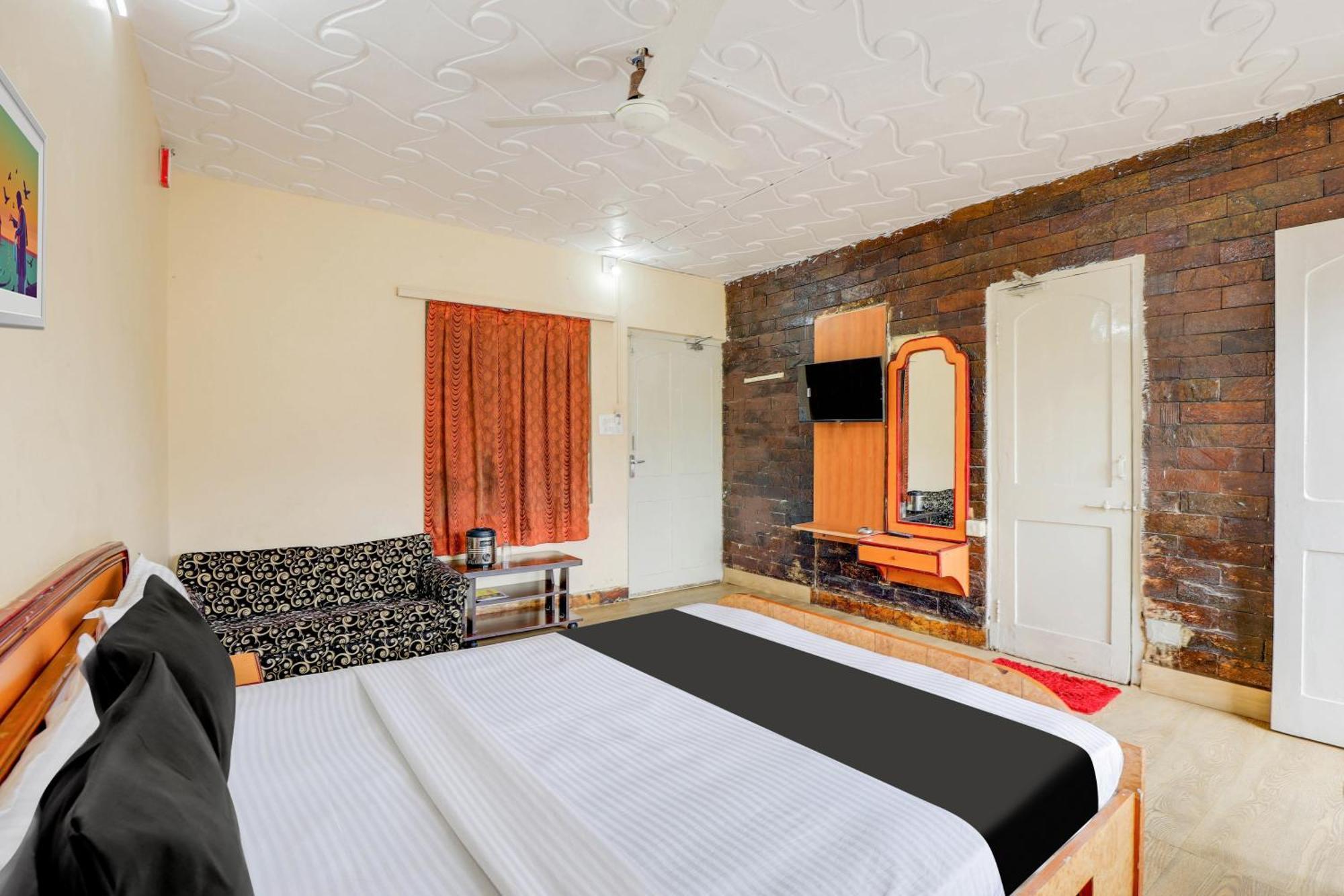 Hotel O Ellis Ахмедабад Экстерьер фото